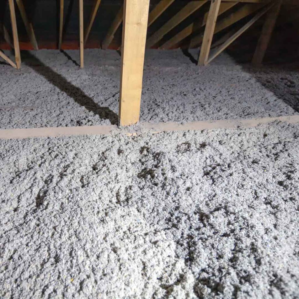 Tilläggsisolera ditt hus med RS-elteknik och spara energi.